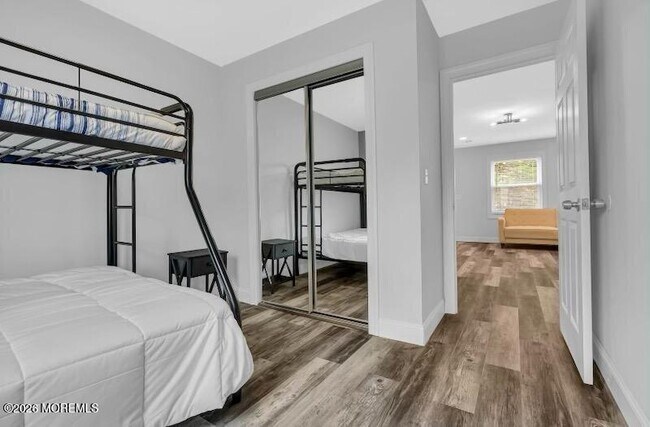 Building Photo - 1143-1145-1145 Roe Ave