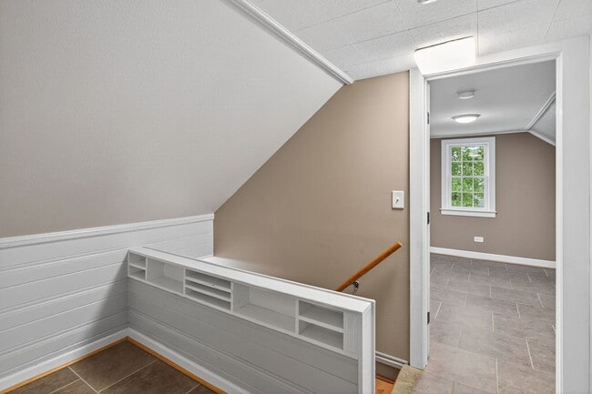 Building Photo - 4 Bedroom Rental