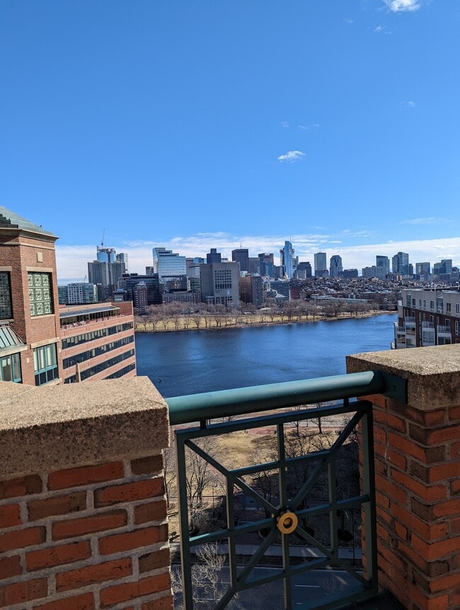 Building Photo - 10 Rogers St