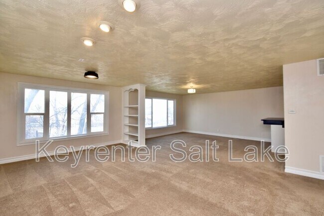 Building Photo - 9408 Turnpike Ln