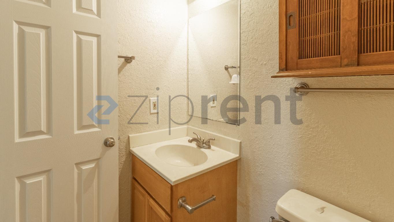 Building Photo - Unit 27