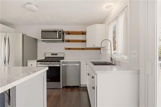 Building Photo - 102 Easton Ave