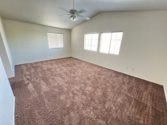 Building Photo - 4 Bedroom home with large lot