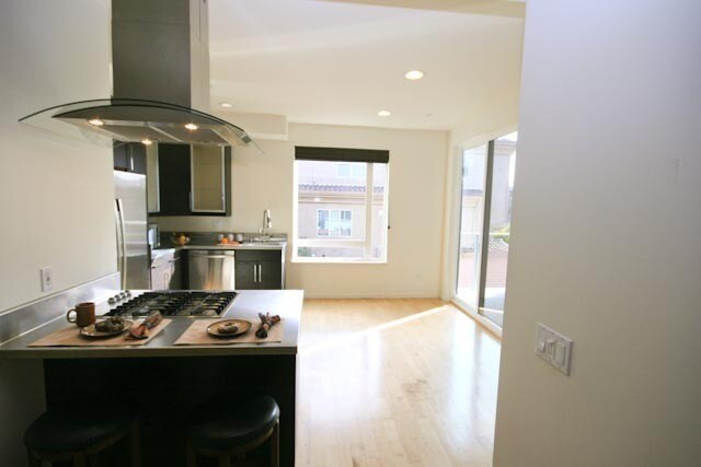 Building Photo - Modern Two Bedroom Hillcrest Condo
