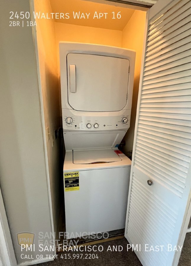 Building Photo - 2bd/1ba Quiet Top Unit with In-unit Washer...