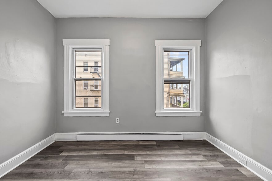Building Photo - 237 20th Ave