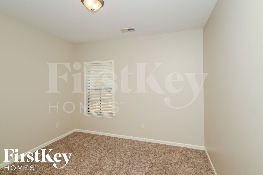 Building Photo - 7701 Timber Leaf Ln