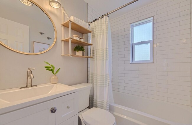 Building Photo - 4760 E Colorado Ave