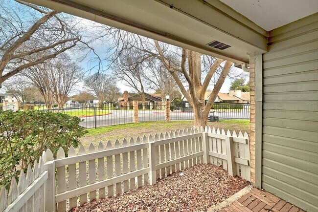 Building Photo - 1601 Faro Dr