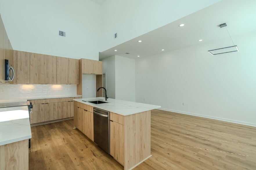 Building Photo - 5029 Van Fleet St