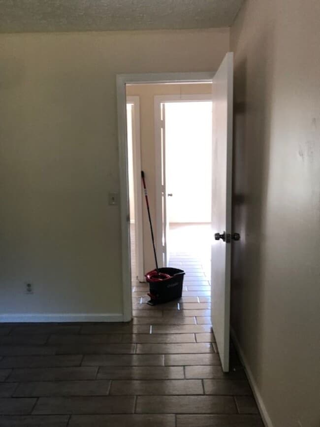 Building Photo - 252 Stonebridge Dr