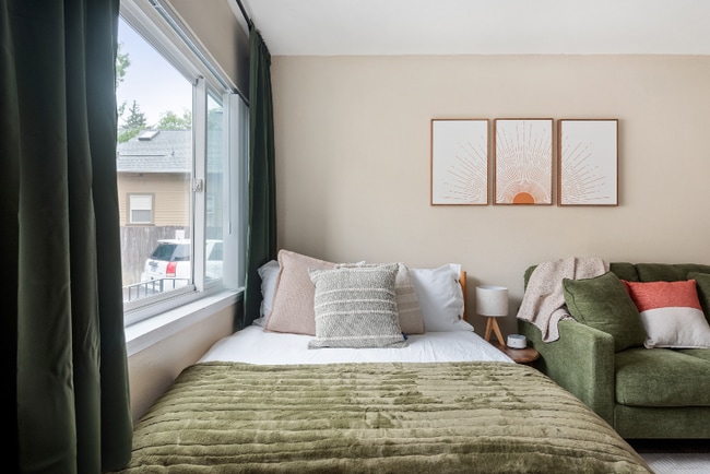 Building Photo - 5248 SE Stark St