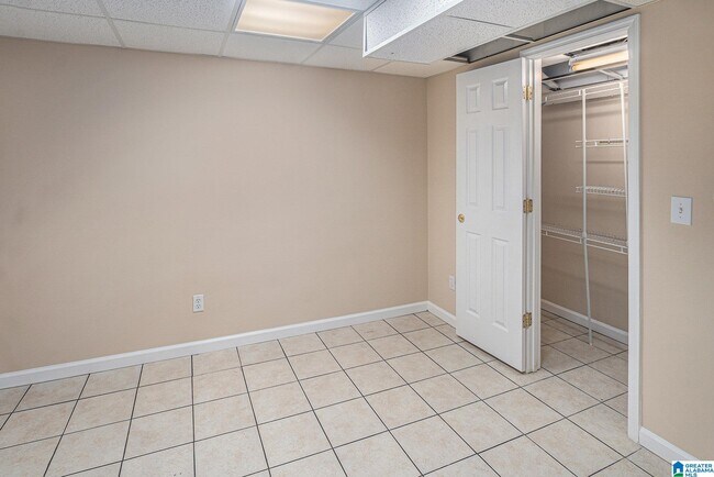 Building Photo - 3137 Woodhaven Dr
