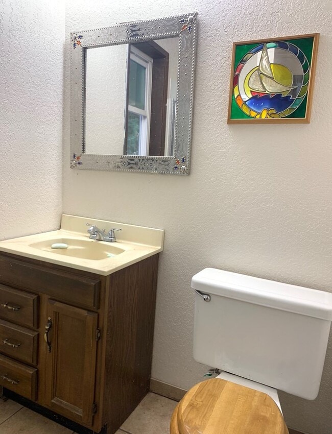 Building Photo - Country living