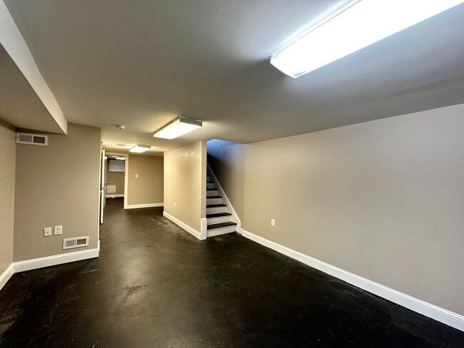 Building Photo - Charming  2Bed/2Bath in Patterson Park