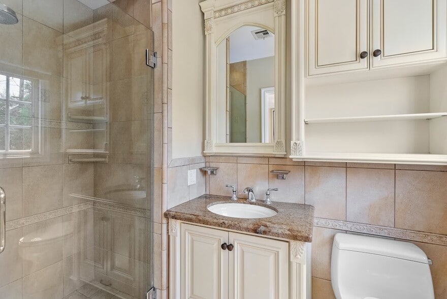 Building Photo - 1617 N Orange Grove Ave