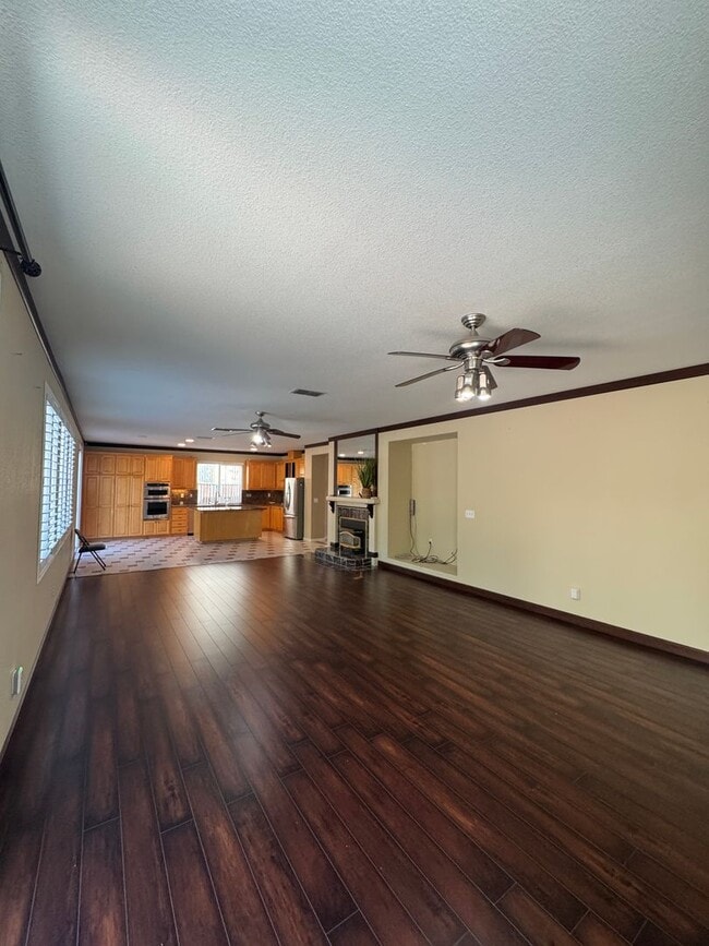 Building Photo - 1762 River Oaks Cir