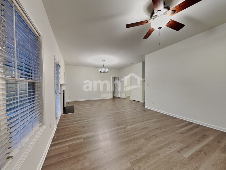 Building Photo - 2601 Trailwood Hills Dr