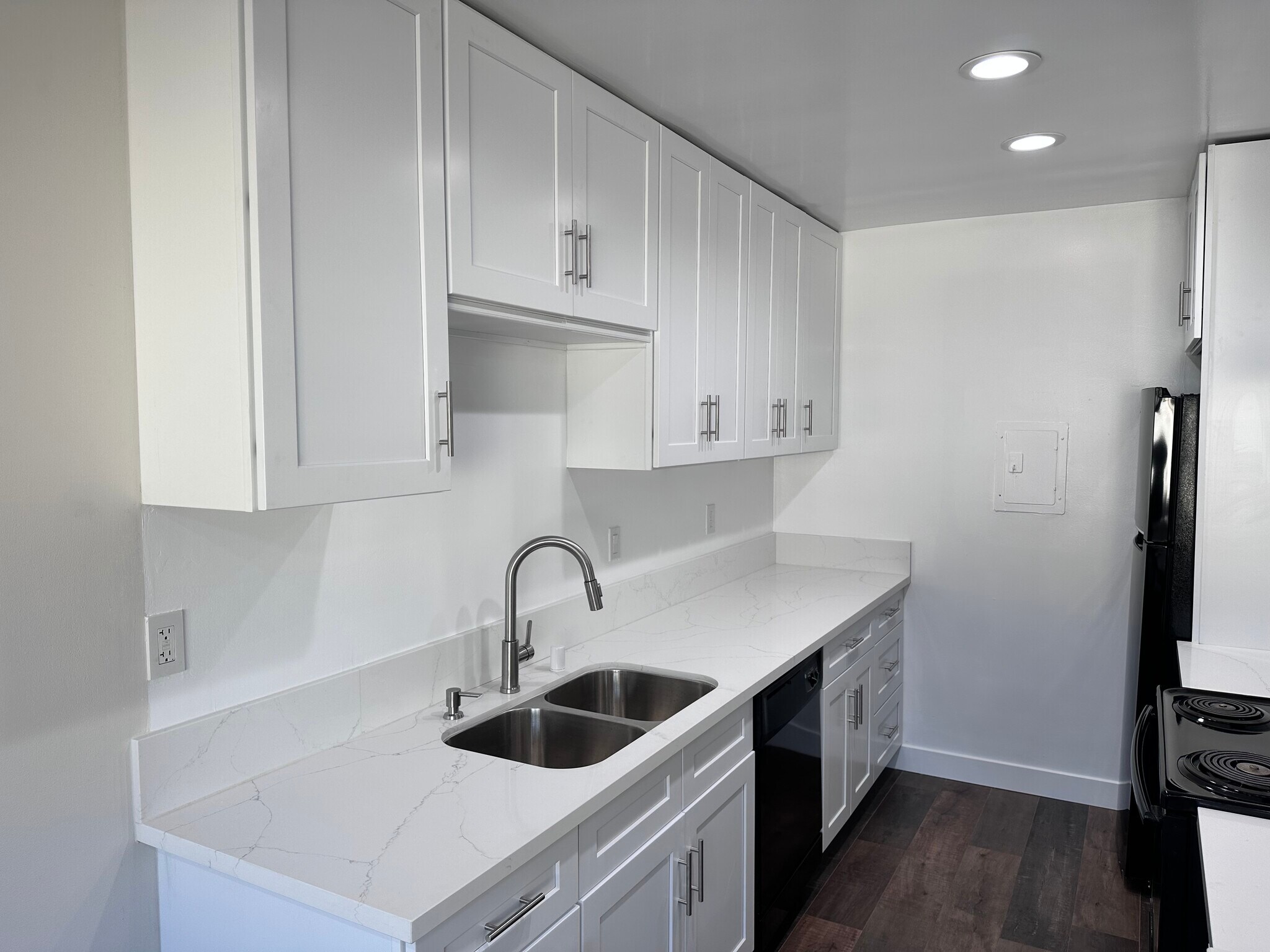 Building Photo - 5328 Newcastle Ave