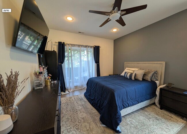 Building Photo - 4111 N Western Ave