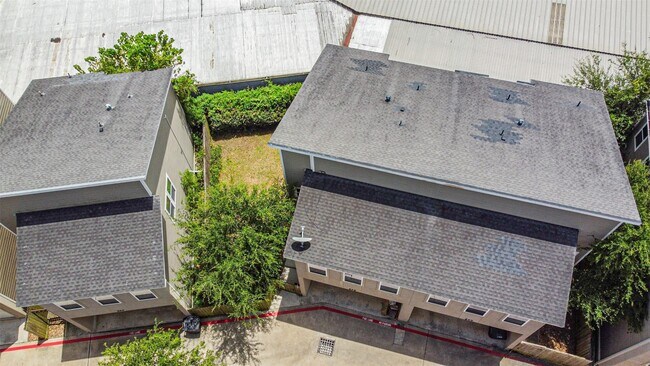 Building Photo - 242 Lenox St