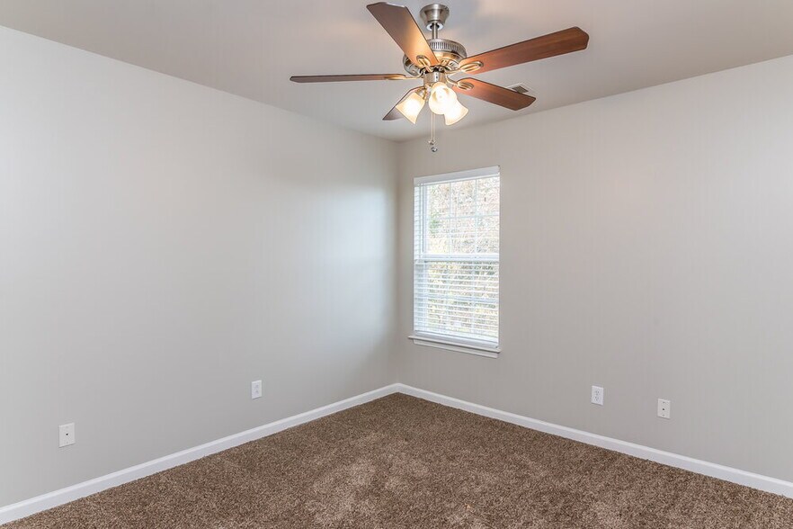 Building Photo - 209 Briarcotes Cir