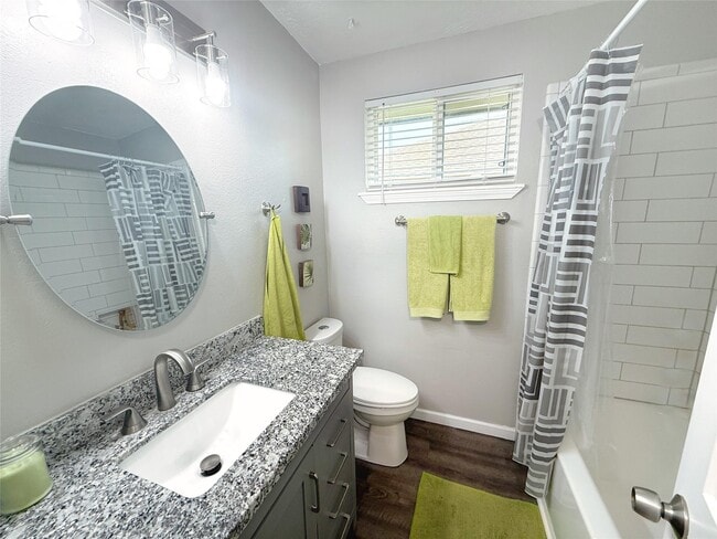 Building Photo - 307 Bellmar Ln