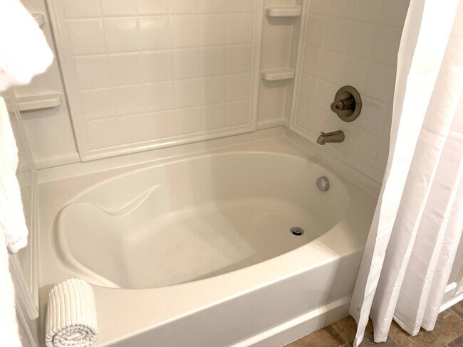 Building Photo - 740 Zumstein Ln