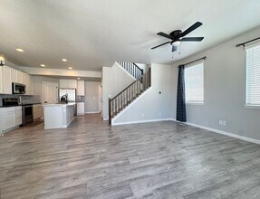 Building Photo - Beautiful 3 bedroom 3.5 bath Townhome Minu...