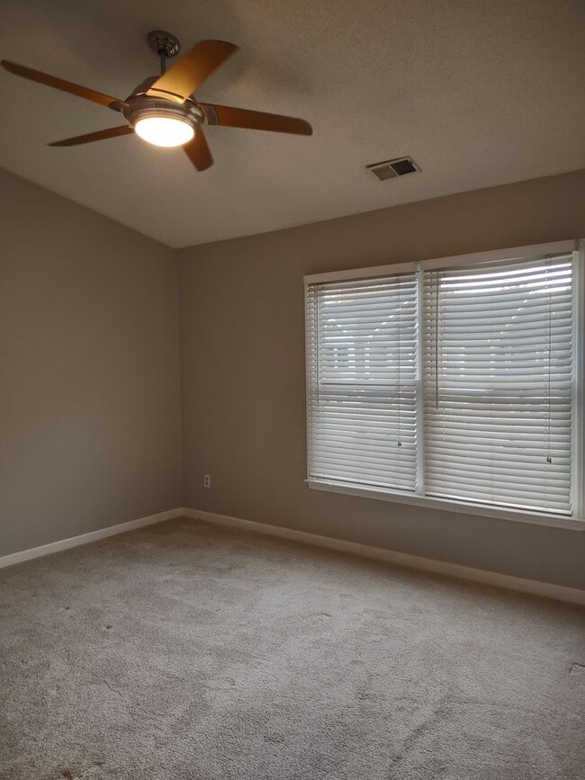 Building Photo - Move In Ready Townhome located in The Gate...