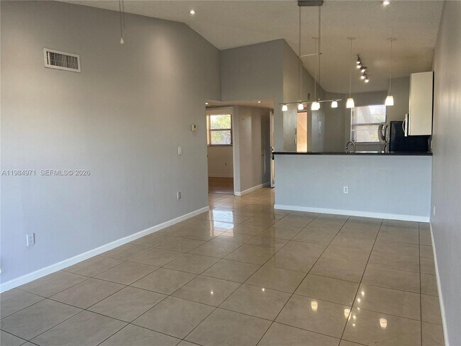 Building Photo - 9849 Nob Hill Ln