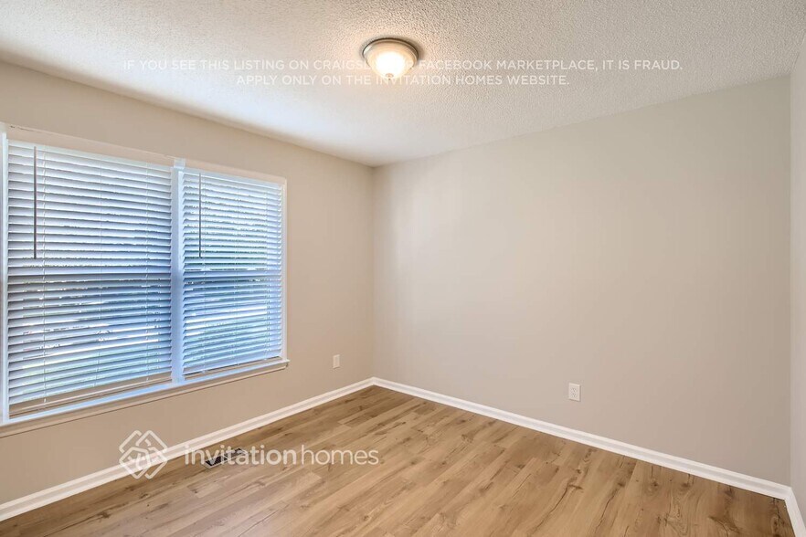 Building Photo - 6837 Van De Rohe Dr