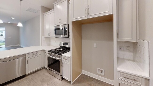 Building Photo - 3 bedroom Loren Cove Unit with Access to Addison Village Amenities!!