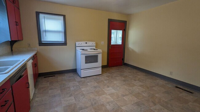 Building Photo - Cozy 2 Bedroom House!