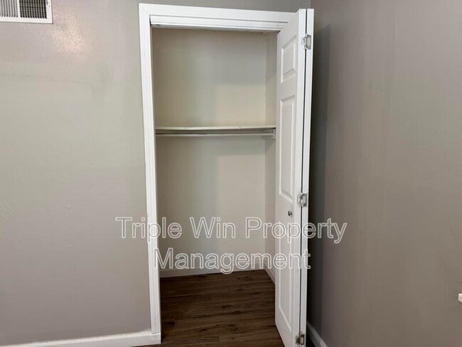 Building Photo - 9609 Winkler Dr