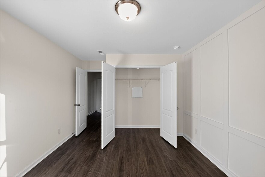 Building Photo - 1223 Brickfield Dr