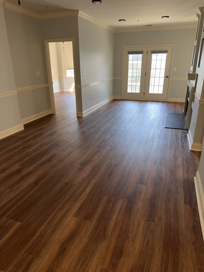 Building Photo - Modern 3BR Condo Near Annapolis Mall & Med...