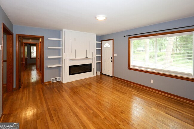 Building Photo - 2218 Dodson Dr