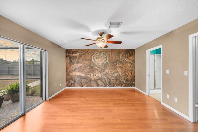 Building Photo - 214 SW Milburn Cir