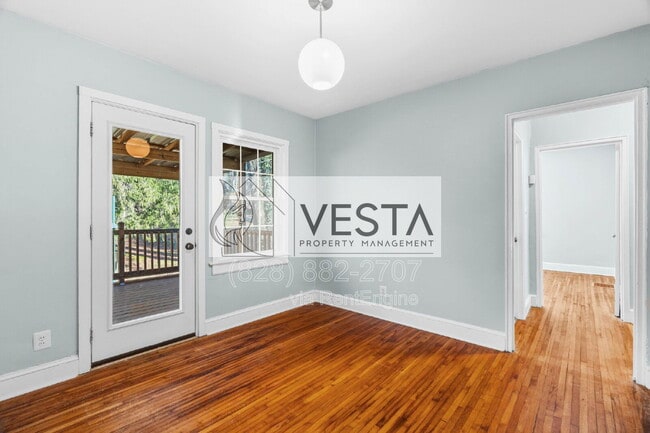 Building Photo - 18 Canterbury Rd