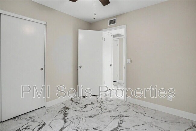 Building Photo - 1510 E Taro Ln