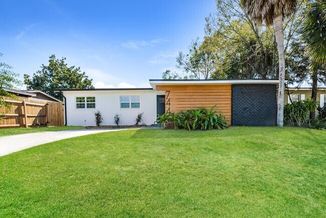 Building Photo - 744 Forester Ave