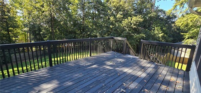 Building Photo - 303 Cacique Ct