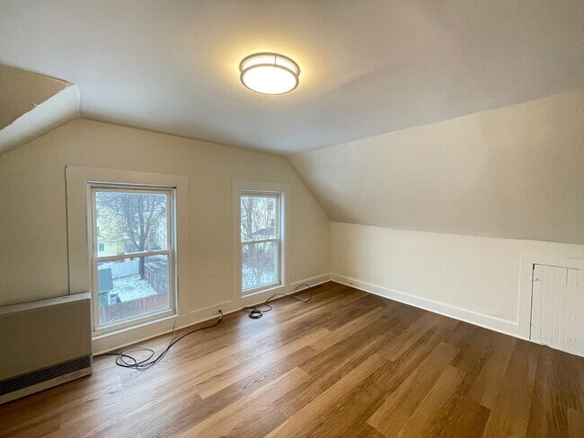 Building Photo - 33 Malvern St