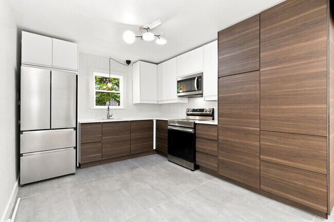 Building Photo - 3507 Vineland Dr
