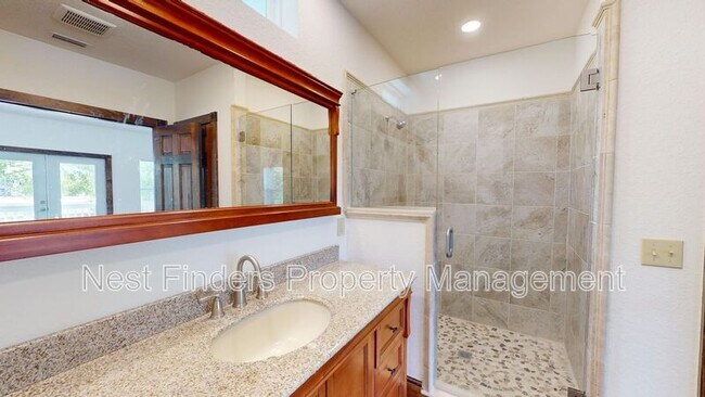 Building Photo - 552 Seagate Ave