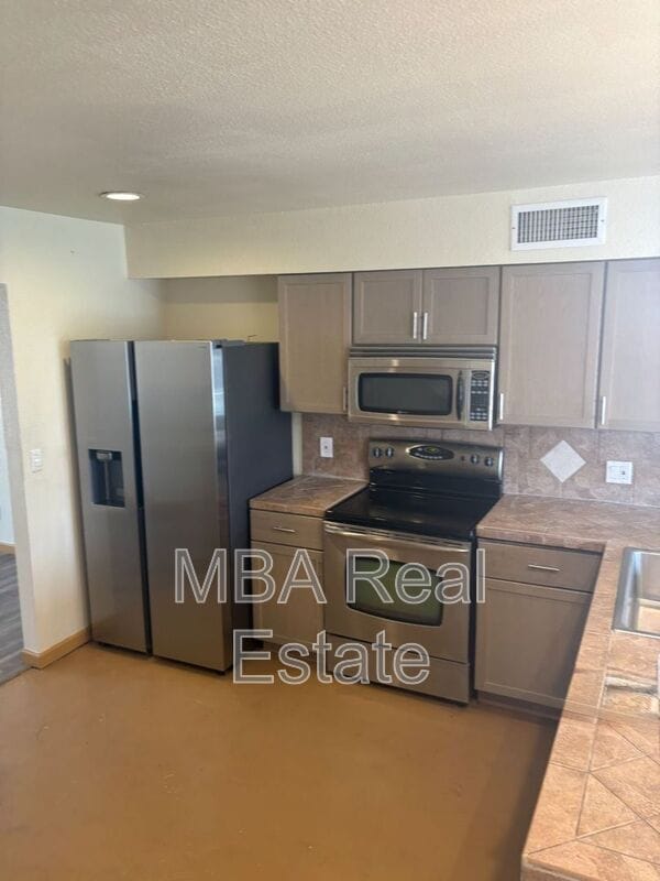 Building Photo - 4027 E Windrose Dr