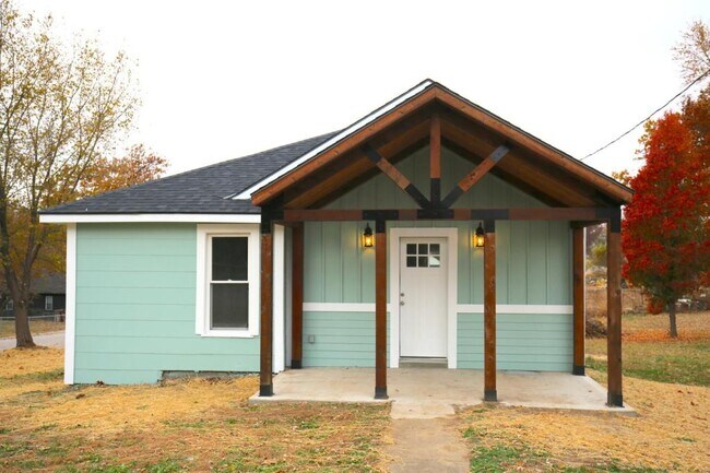 Primary Photo - 126 S Kimball St