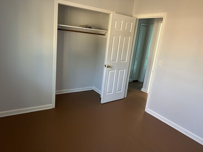 Building Photo - 3 Bed, 1 Bath Home