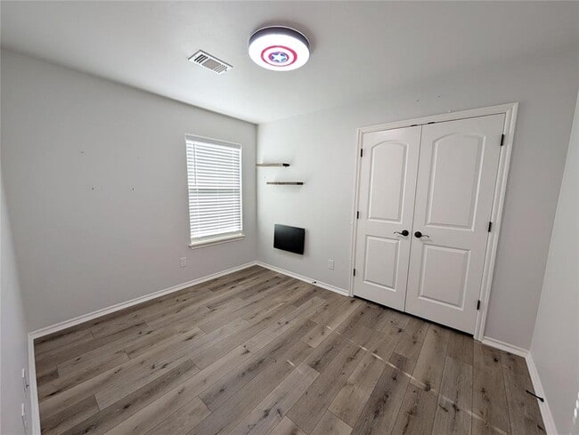 Building Photo - 18637 Como Dr